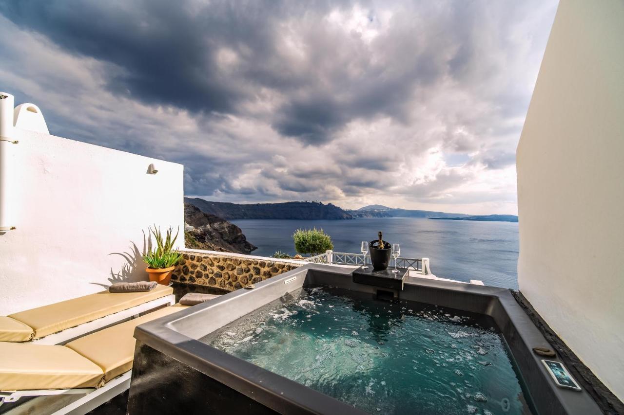 Solstice Luxury Suites Ia Exterior foto