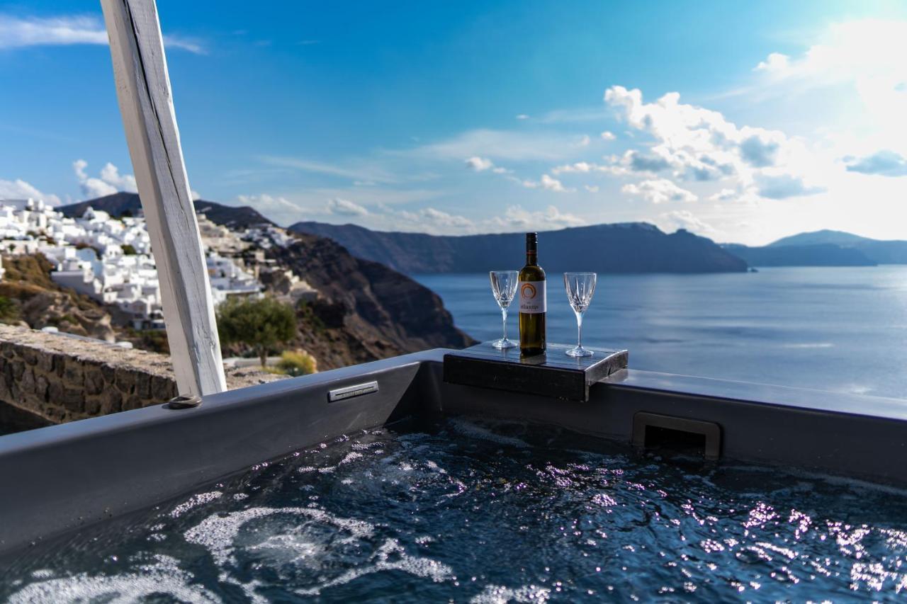 Solstice Luxury Suites Ia Exterior foto