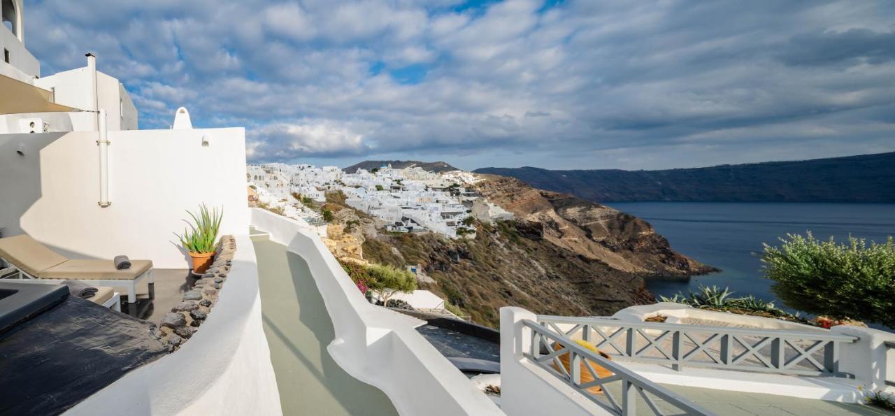 Solstice Luxury Suites Ia Exterior foto