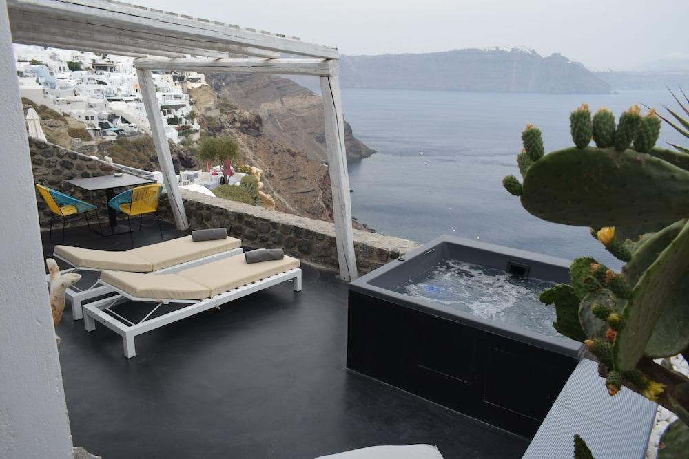 Solstice Luxury Suites Ia Exterior foto